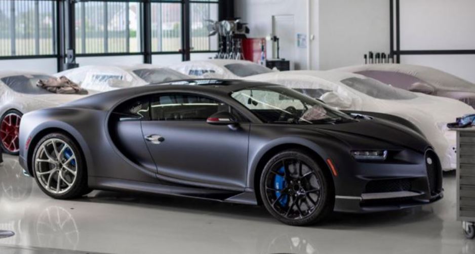The Bugatti was auctioned for $ 2 million and sold for $ 3.4 million