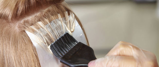 قبل تطبيق صبغ الشعر اليك بعض المحاذير والنصائح الهامة