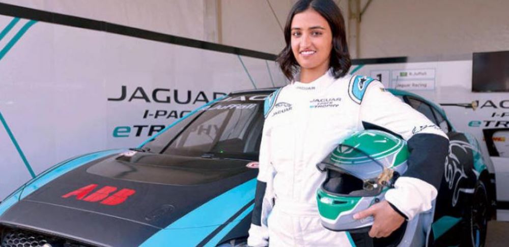 ريما الجفالي أول سعودية تخوض سباق سيارات في السعودية